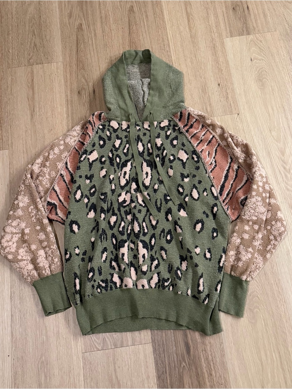 Easel Olive and Mixed Animal Print Chaotic Comfort Hoodie Women’s size Large